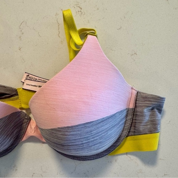 𝅺Victoria’s Secret Uplift Semi Demi bra 34B - Picture 3 of 9